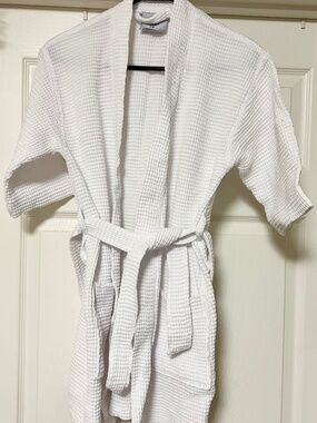 White Waffle Weave Belted Bath Robe with Pockets Size Small